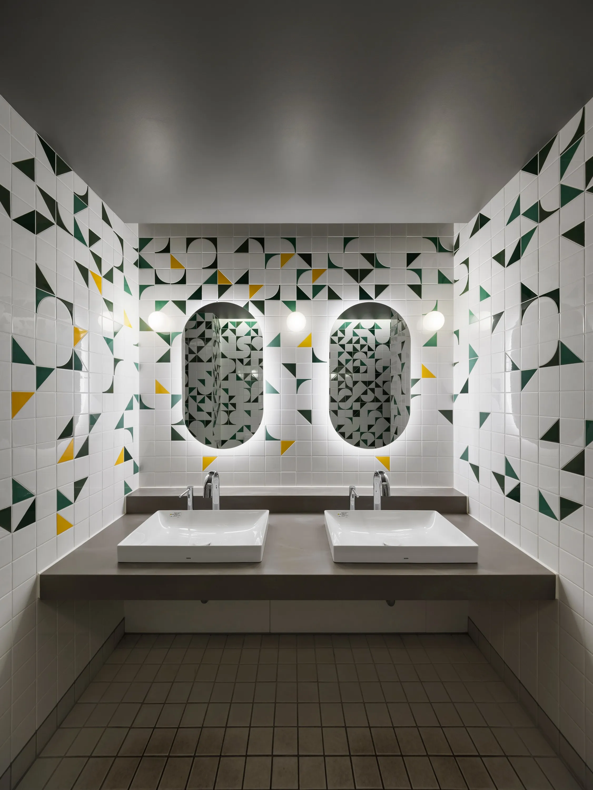 代々木公園Park-PFI計画のトイレ施設に弊社タイルが採用されました