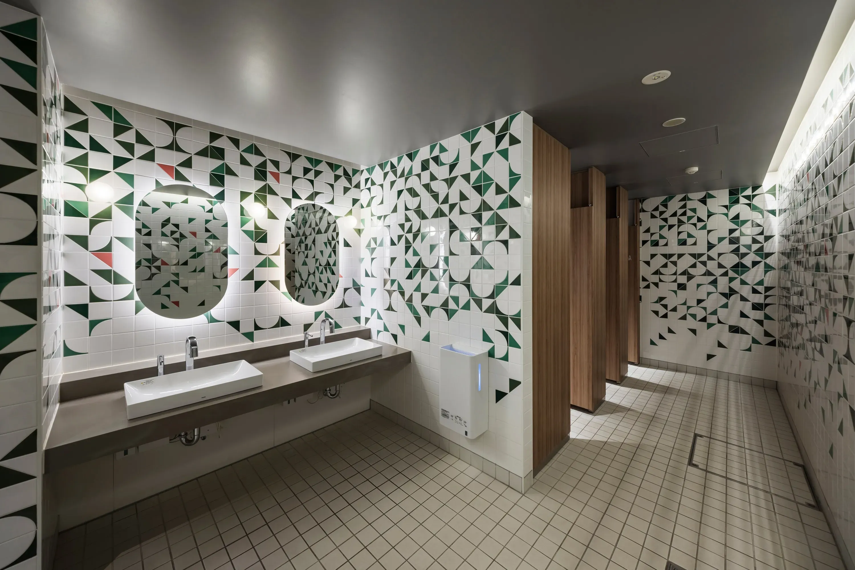 代々木公園Park-PFI計画のトイレ施設に弊社タイルが採用されました