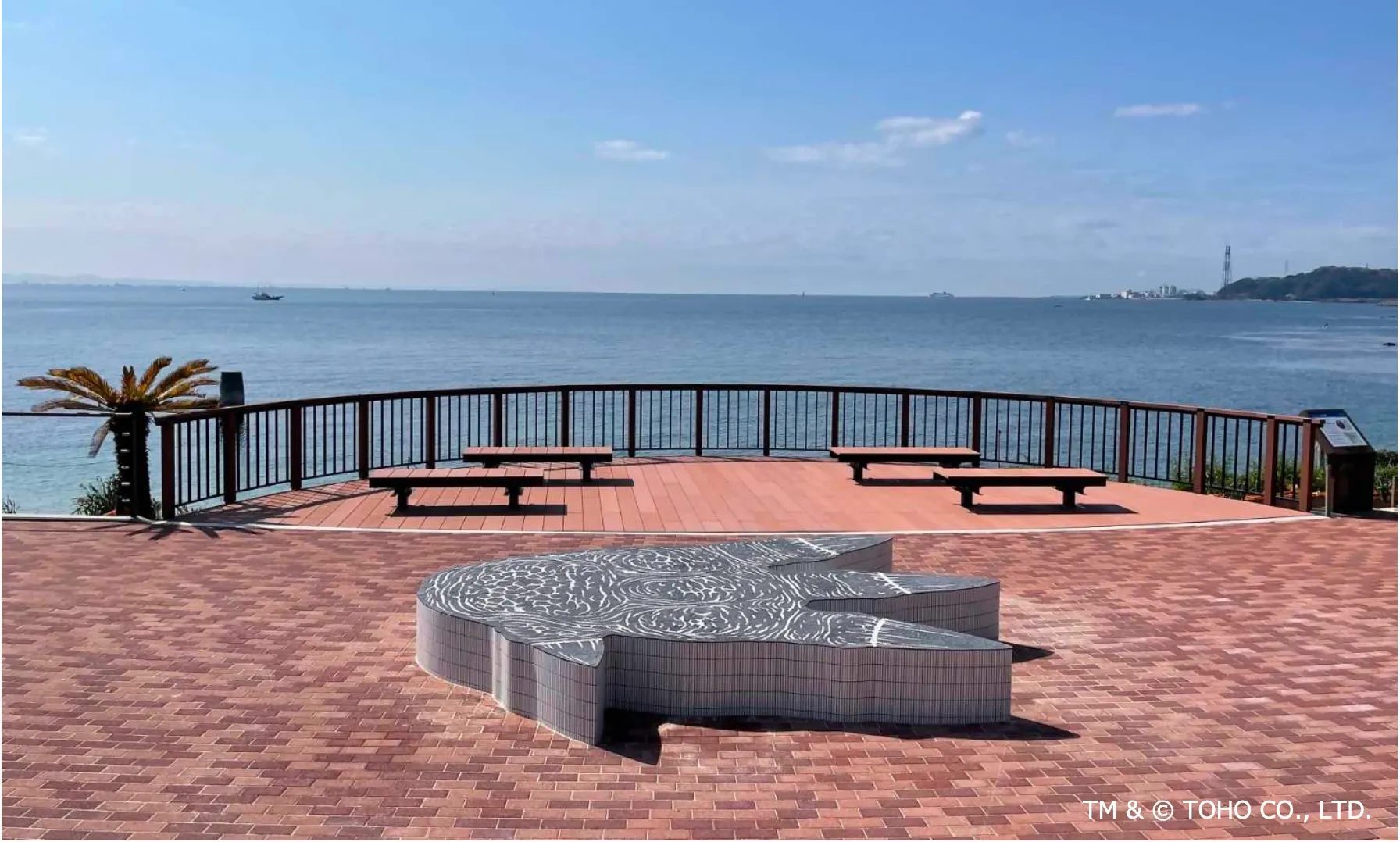 県立観音崎公園「たたら浜展望広場」にゴジラの足跡モニュメントを設置しました