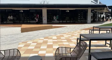 三井アウトレットパーク木更津 第四期に弊社タイルが採用されました