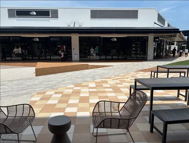 三井アウトレットパーク木更津 第四期に弊社タイルが採用されました